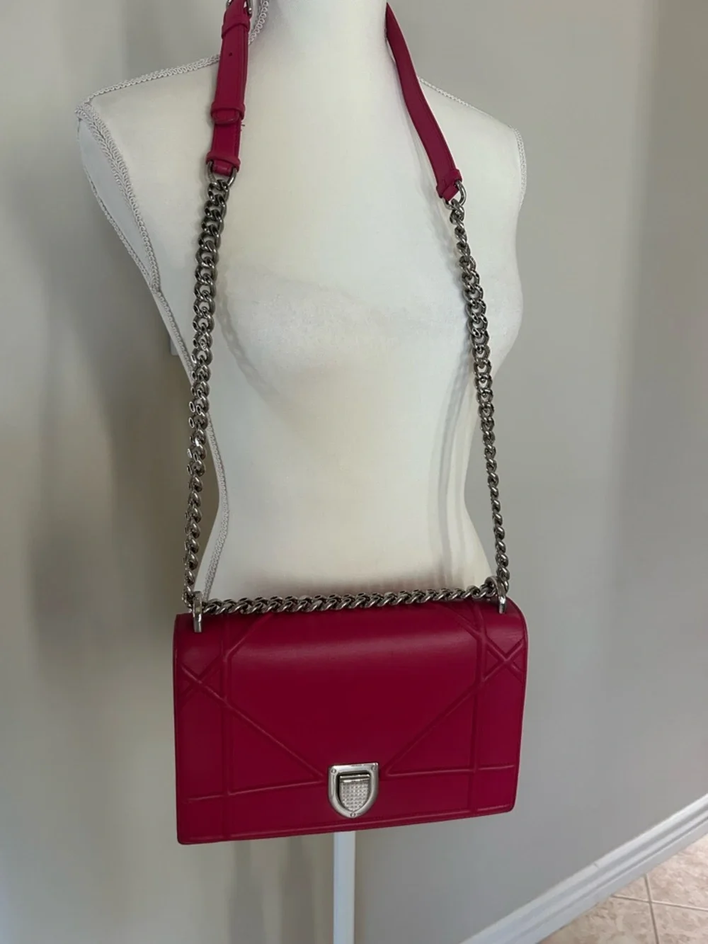 Dior Diorama Magenta Pink with Silver Chain Strap - Picture 4 of 14